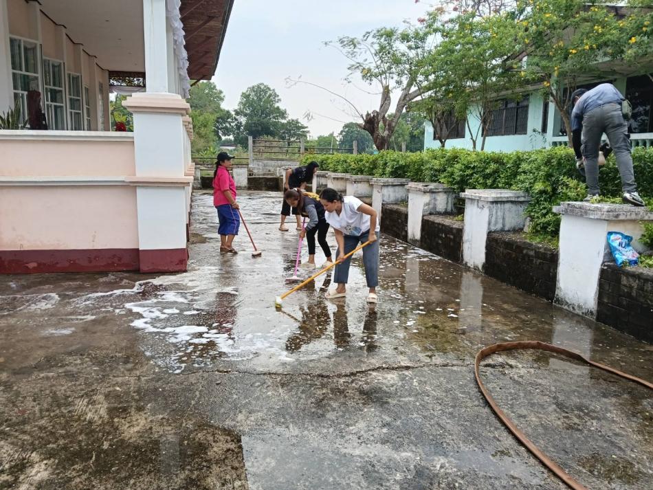 องค์การบริหารส่วนตำบลกุดฉิม นำโดยท่านนายก อบต.กุดฉิม พร้อมด้วยคณะผู้บริหาร สมาชิกสภา และเจ้าหน้าที่ สังกัด อบต. กุดฉิม ร่วมแรงร่วมใจลงพื้นที่ทำความสะอาด (Big Cleaning Day) และจัดเตรียมสถานที่ เพื่อเตรียมความพร้อมต้อนรับ นางสาวซาบีดา ไทยเศรษฐ์ รัฐมนตรีว่าการกระทรวงวัฒนธรรม และคณะ ในโอกาสที่จะเดินทางมาเยือนตำบลกุดฉิม เพื่อเยี่ยมชมอารยธรรมโบราณลุ่มน้ำโขง ยุคก่อนประวัติศาสตร์ ๓,๐๐๐ ปี และพบปะพี่น้องประชาชนในพื้นที่ ✅ จัดเตรียมสถานที่ต้อนรับ ✅ ทำความสะอาดปรับภูมิทัศน์โดยรอบเพื่อภาพลักษณ์ที่ดีของชาวกุดฉิม #อบตกุดฉิม #นครพนม #กระทรวงวัฒนธรรม #อารยธรรม3000ปี #ธาตุพนม #เตรียมความพร้อม #ประชาสัมพันธ์